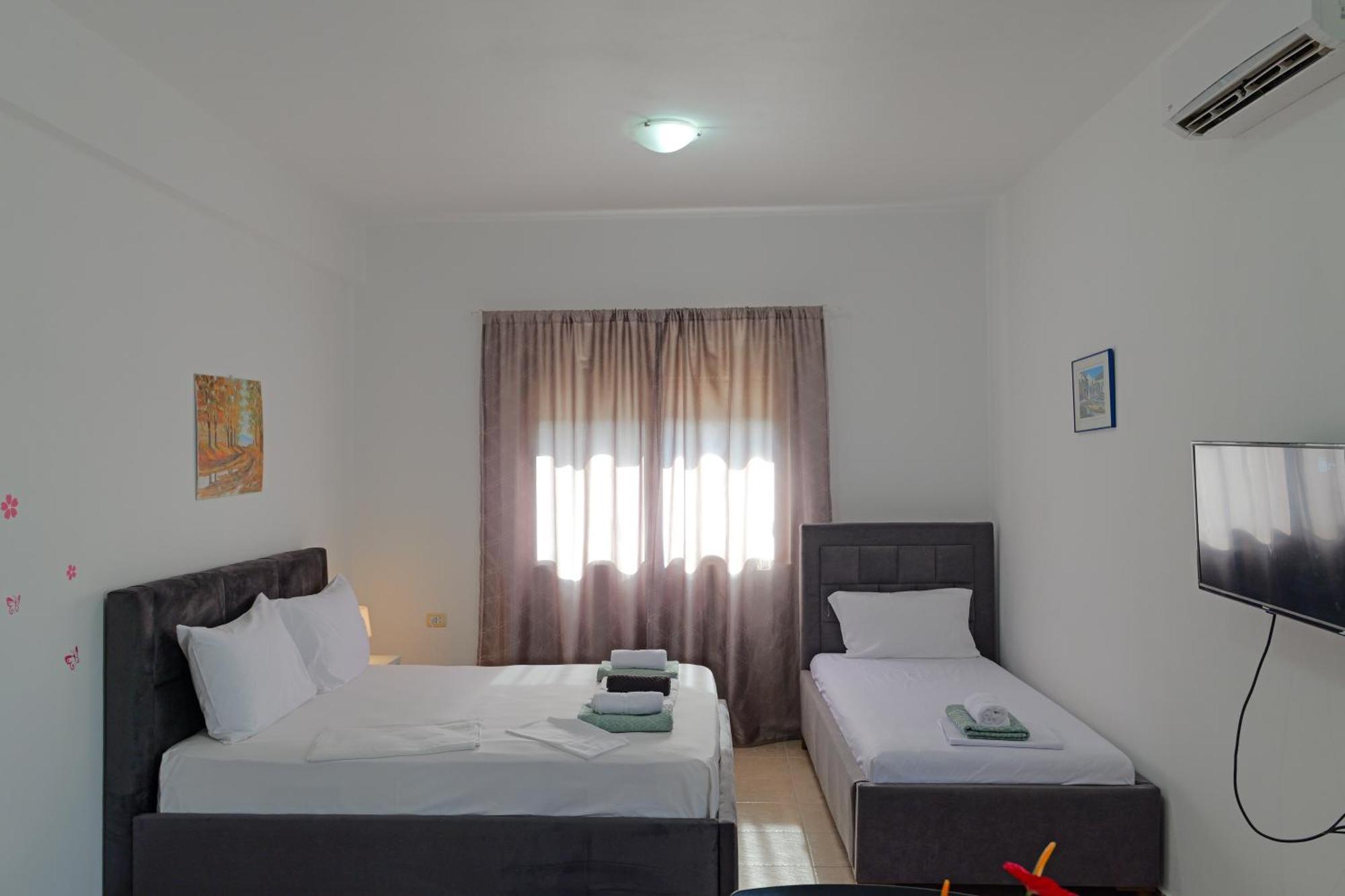 Central Garden Residence Sofia - Free Parking クサミル エクステリア 写真