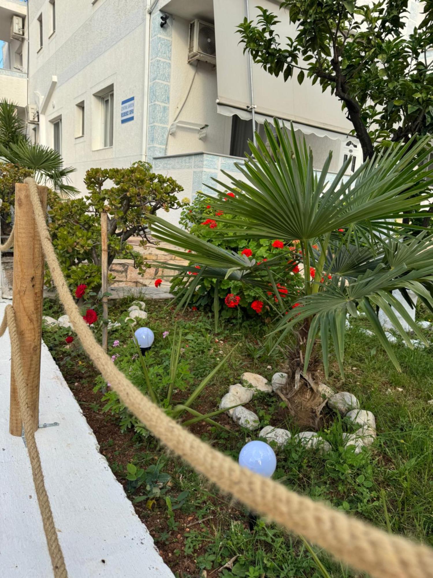 Central Garden Residence Sofia - Free Parking クサミル エクステリア 写真
